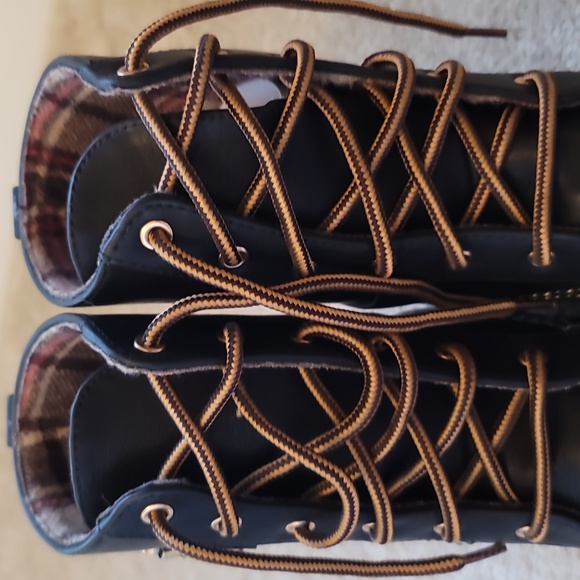 Wild Diva Black Duck Boot with Flannel interior pattern Size 6.5 NWT - Picture 5 of 16